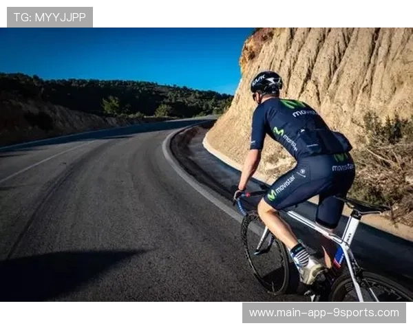 羽毛球发球落地直线爆点，突破你的竞技极限！