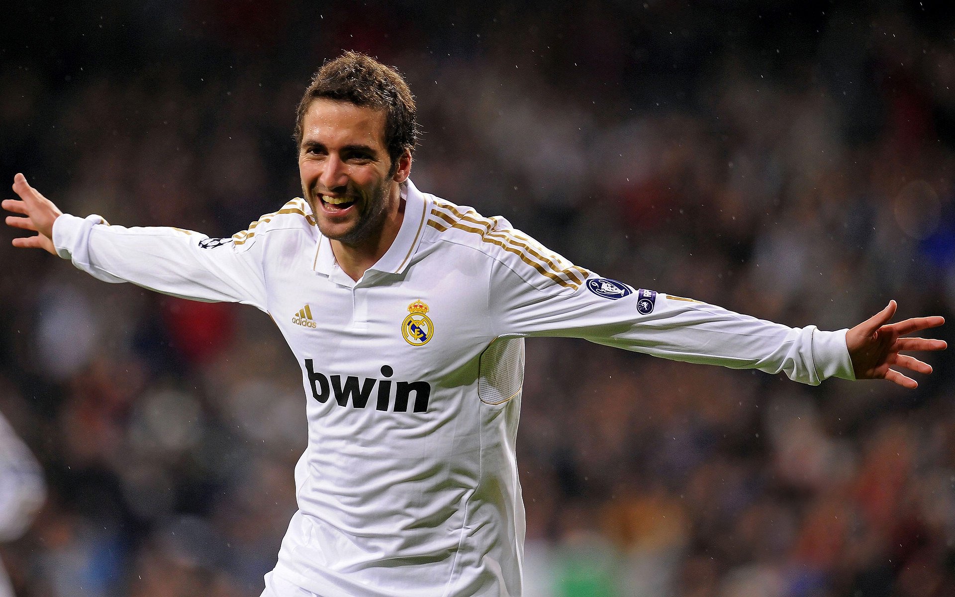 皇马质疑阿隆索战术安排，阿诺德承受利物浦球迷压力，阿隆索加盟皇马